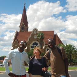 An der Christuskirche in Windhoek - chatting with locals 