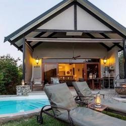 Mafunyane Honeymoon Chalet - Kambaku River Lodge 