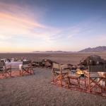 Romantischer Sundowner in der Hoodia Desert Lodge 