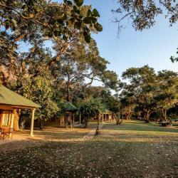 Chalets an der Nyamoumba River Lodge