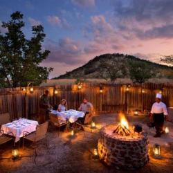 Dinner in der Boma - Kwa Maritane Lodge in Südafrika 