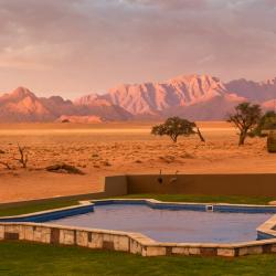 Poolbereich an der Sossusvlei Lodge