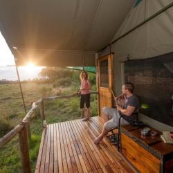 Aussicht vom Zelt auf den Fluss Khwai im Sango Safari Camp in Botswana