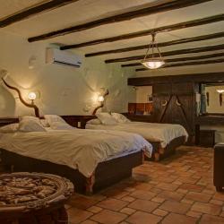 Großzügige Zimmer in der Mount Etjo Lodge 