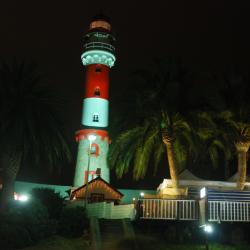 Swakopmund -  der Leuchtturm bei Nacht