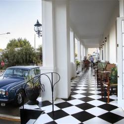 Die Veranda des Karoo Art Hotel in Barrydale, Südafrika 
