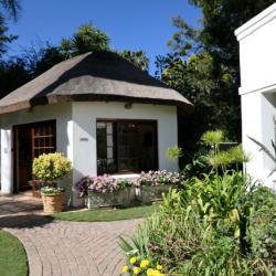 Woodall Country Lodge, Addo NP in Südafrika, Garten im Grünen