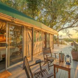 Xaro Lodge Honeymoon Suite 